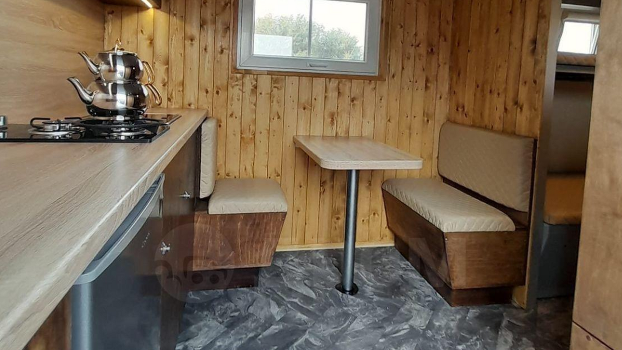 В Армавире на продажу выставлен автодом на базе...