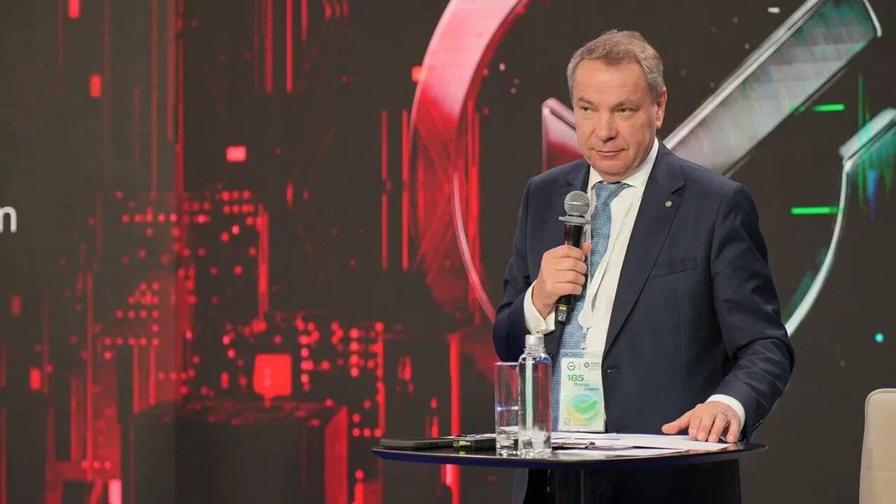 На фоне развития дипфейков Сбер призвал защитит...