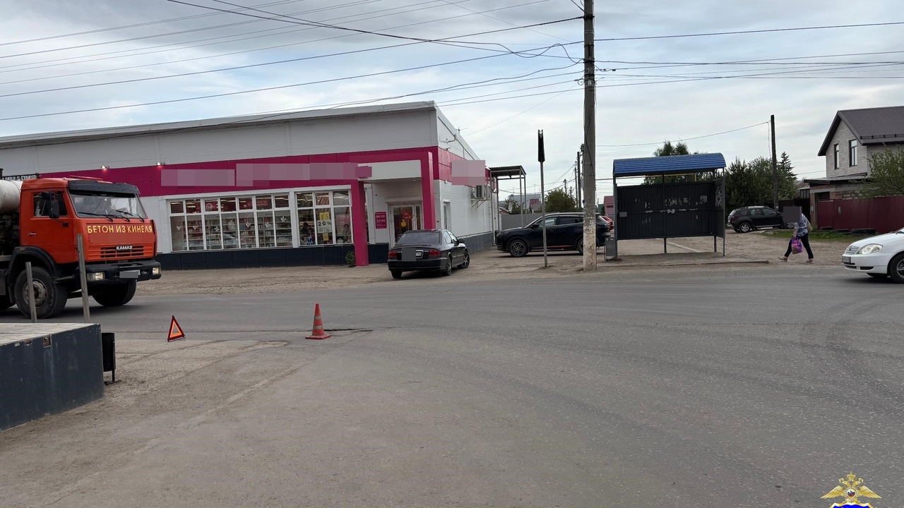 В Самарской области водитель LADA Granta сбил 65-летнюю пенсионерку у магазина Сотрудники Госавтоинспекции выяснили обстоятель...