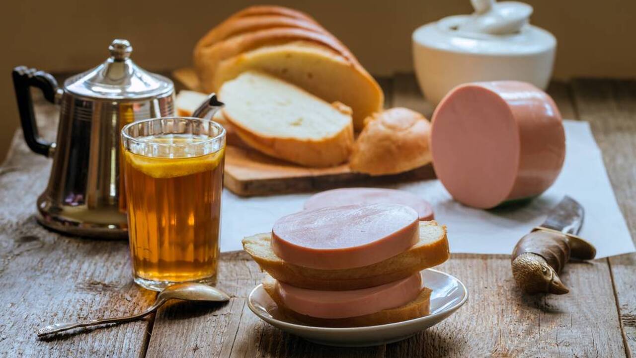 Как выбрать качественную колбасу в магазине: Ищ...