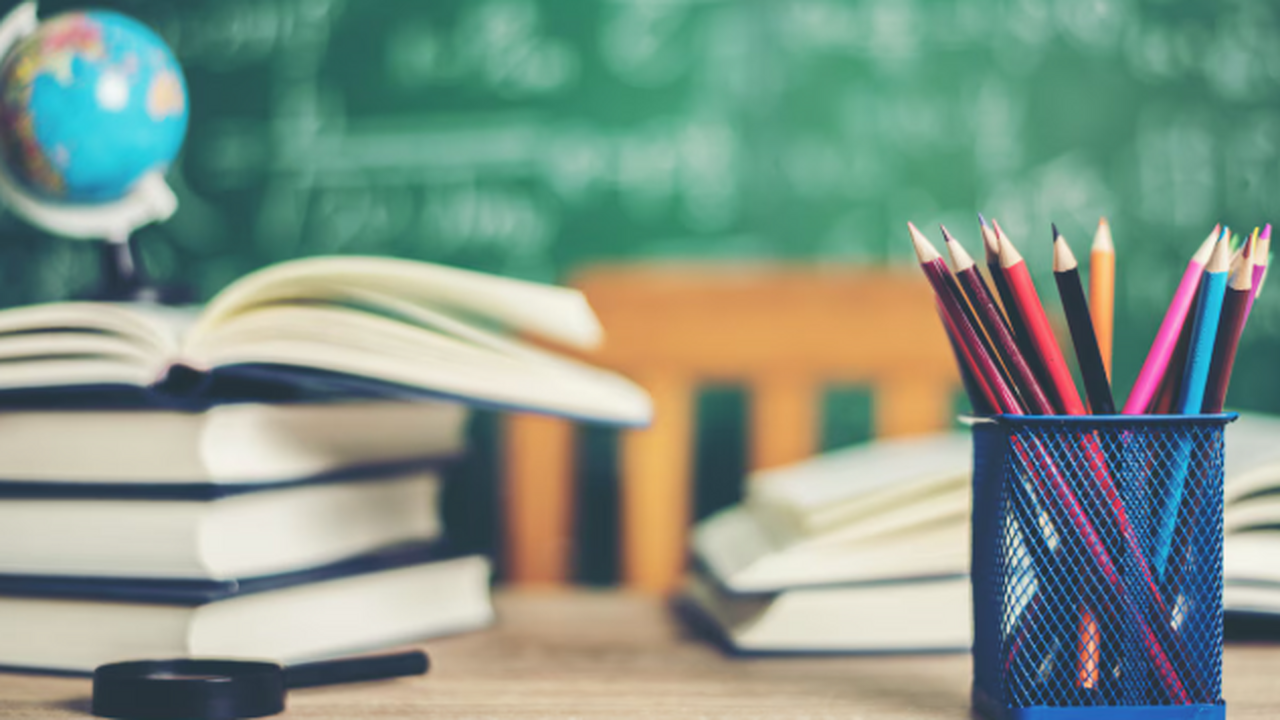 Депутат Государственной Думы Дмитрий Свищев выд...