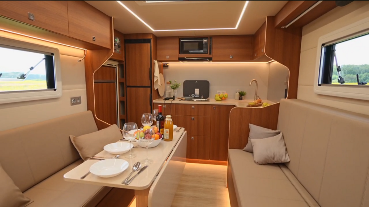 Нижегородцы превратили КамАЗ в премиальный автодом: машину сняли на видео Компания «ВолгаТрейд» из Нижнего Новгорода пред...