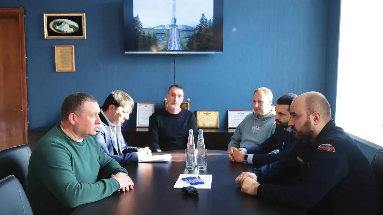 Вячеслав Федорищев посетил город Снежное ДНР Федорищев посетил город Снежное ДНР