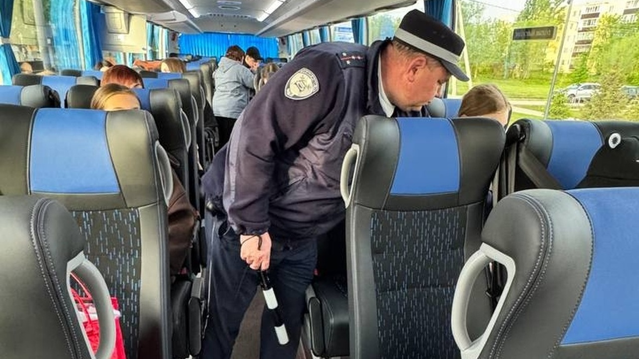 Сотрудники дорожно-патрульной службы Госавтоинс...