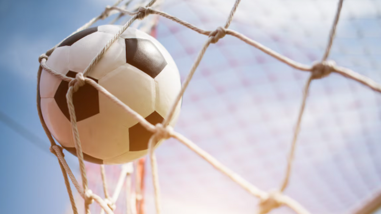 Руководство футбольного клуба «Крылья Советов» ...