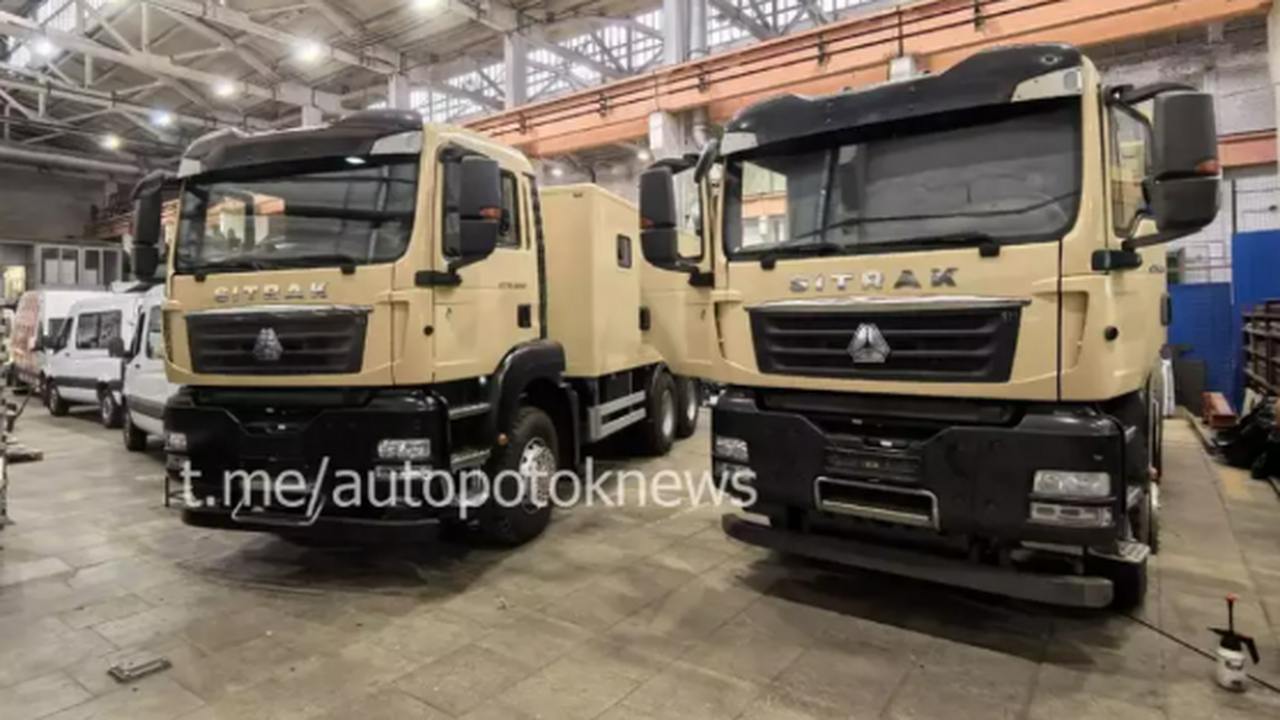 В кадрах с камеры запечатлены бронированные гру...