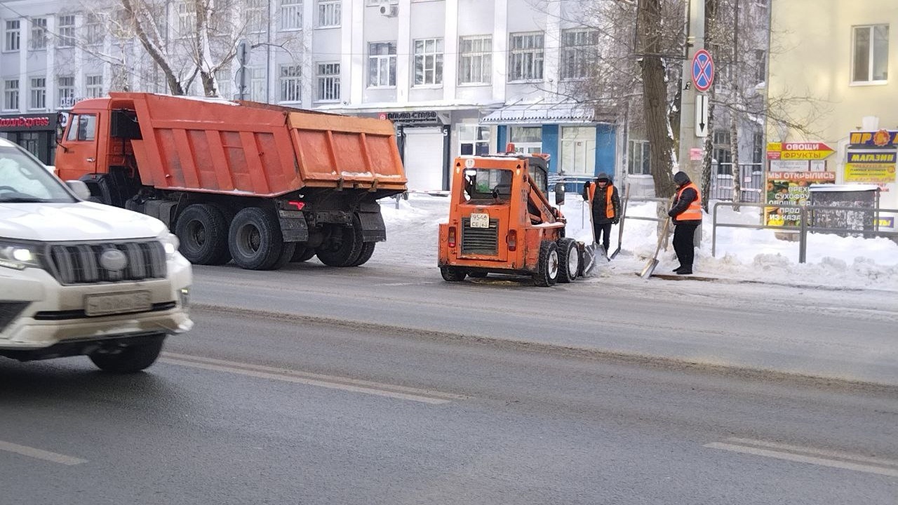 Несмотря на то, что в Самаре на уборке улиц еже...