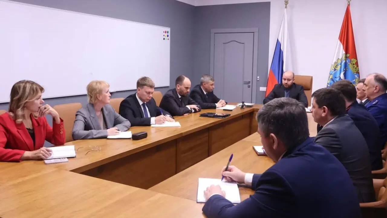 Губернатор Вячеслав Федорищев провел первое заседание штаба по экономической безопасности в Самарской области В четверг, 16 октября, под председательством гу...