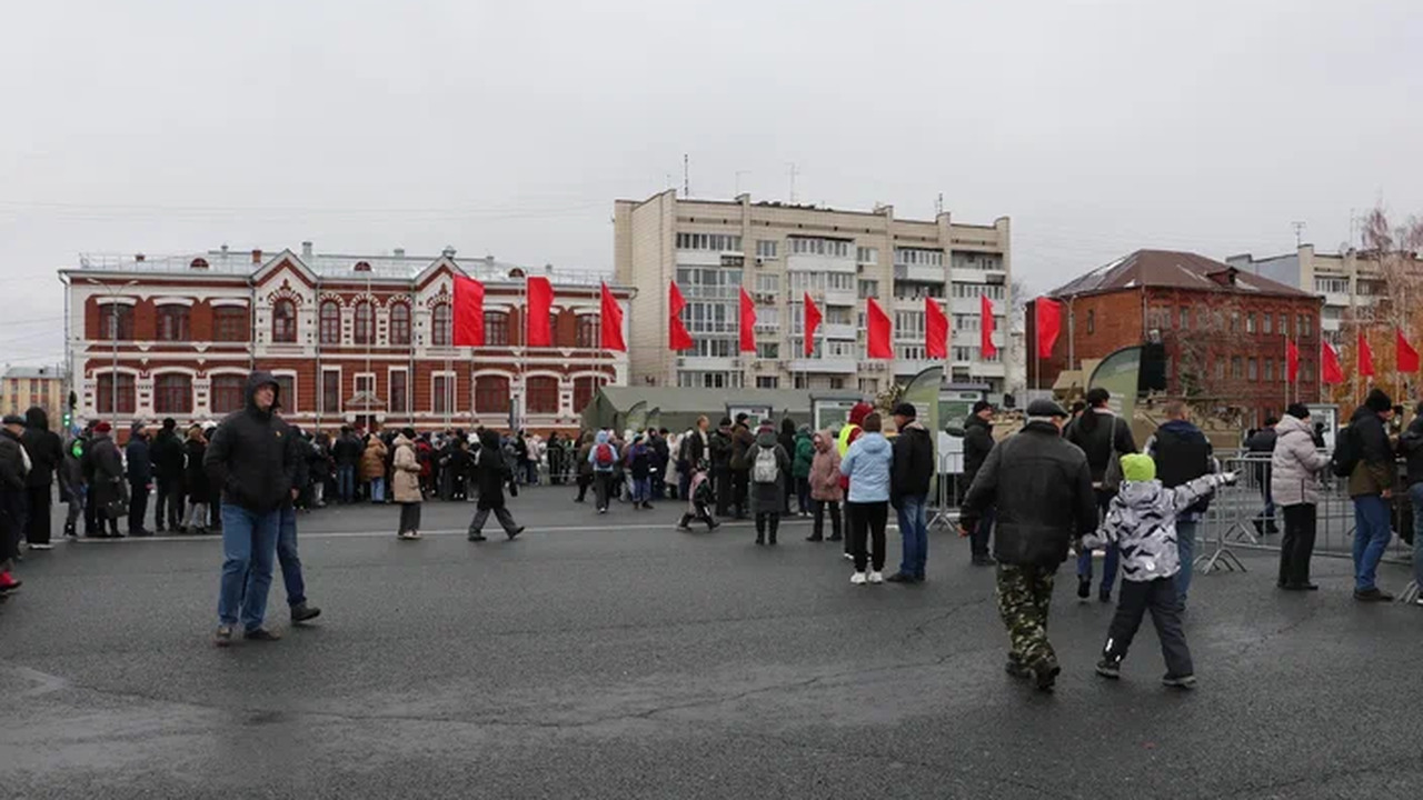 Первая передвижная выставка трофейной техники Н...