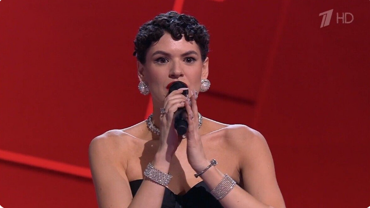 На Первом канале продолжается шоу «Слепые просл...