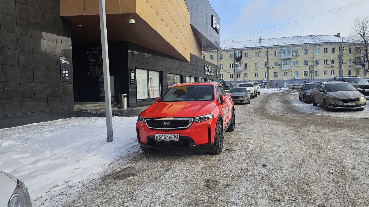 Прямо сейчас в центре Самары у магазина «Золото...