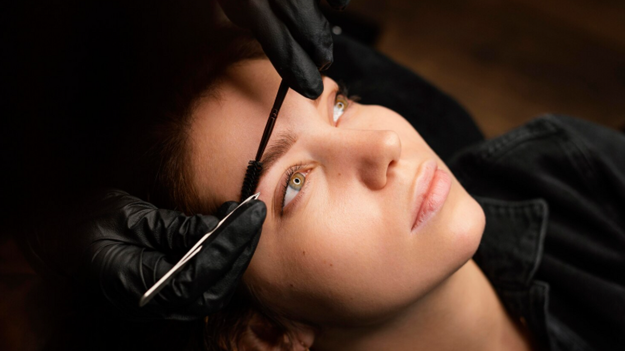 Регулярное окрашивание бровей в специализирован...