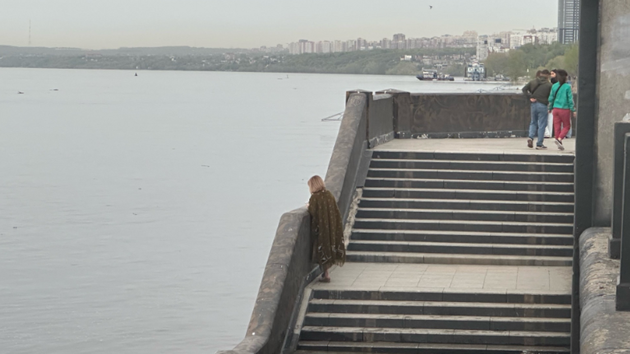 Набережная Самары ушла под воду: затопление сняли на фото Уровень воды в реке Волга в районе города Самар...