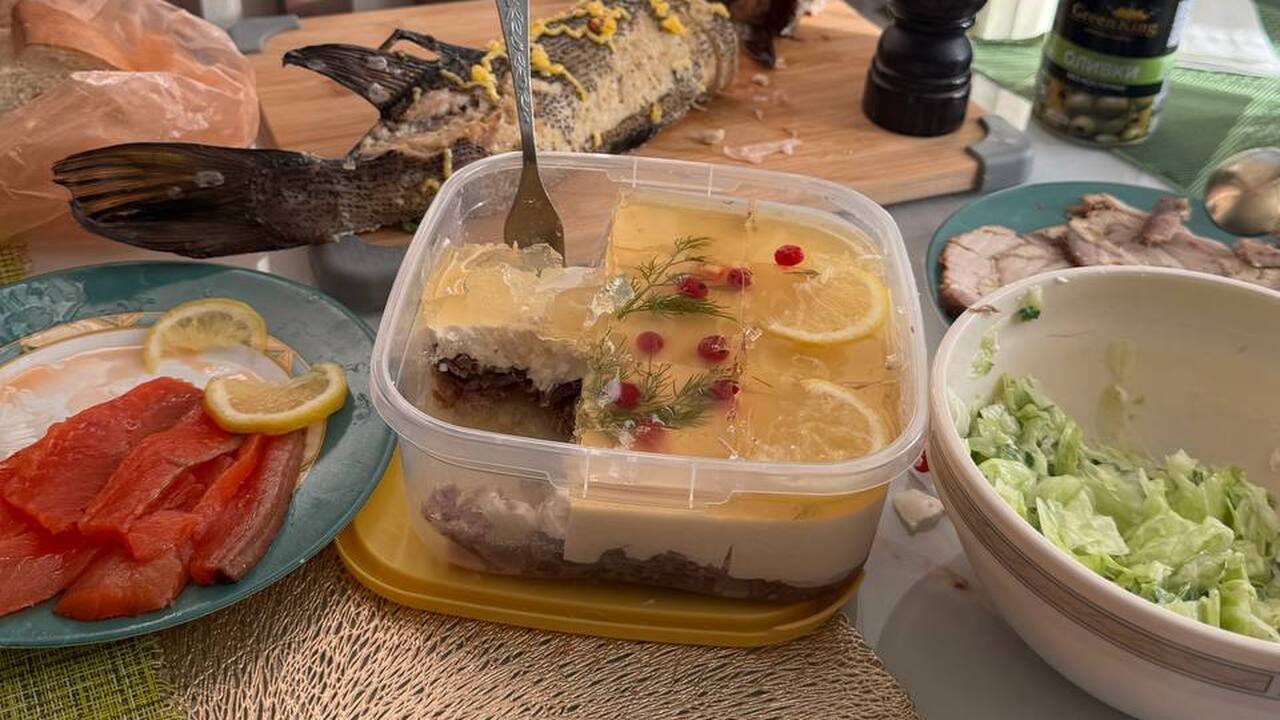 Колбасное приключение с микробами: какие магазинные холодцы заслуживают внимания, а какие расстроили своим составом — честный рейтинг от Роскачества В рамках исследования было изучено 15 торговых ...