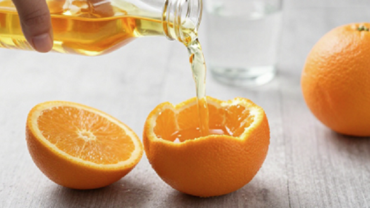 Мандариновые корки смешиваю с уксусом - всю весну не нарадуюсь своей хитрой придумки: самый лучший лайфхак для хозяек Рецепт универсального очистителя из уксусной на...