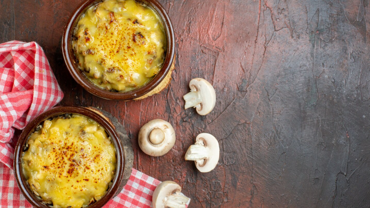 Изысканный жюльен с грибами и курицей — это кул...