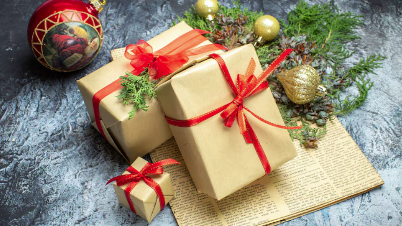 Когда мне в очередной раз подарили кружку и шампунь, я не выдержала: составила топ подарков друзьям на Новый год 2026 - недорогие варианты, которые точно понравятся Новогодние подарки другу: от глинтвейна за 500₽...