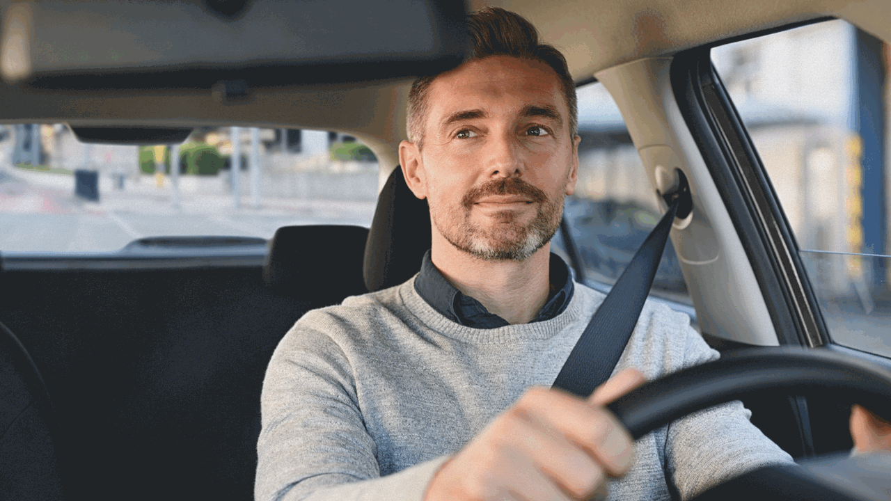 Чемодан, паспорт, Drivee: как сделать дорогу в аэропорт выгоднее Поездка в аэропорт — тот самый маршрут, который...