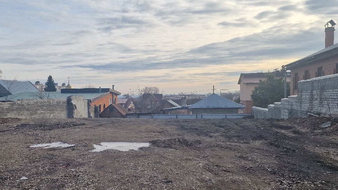 Сноса добились сотрудники службы судебных прист...