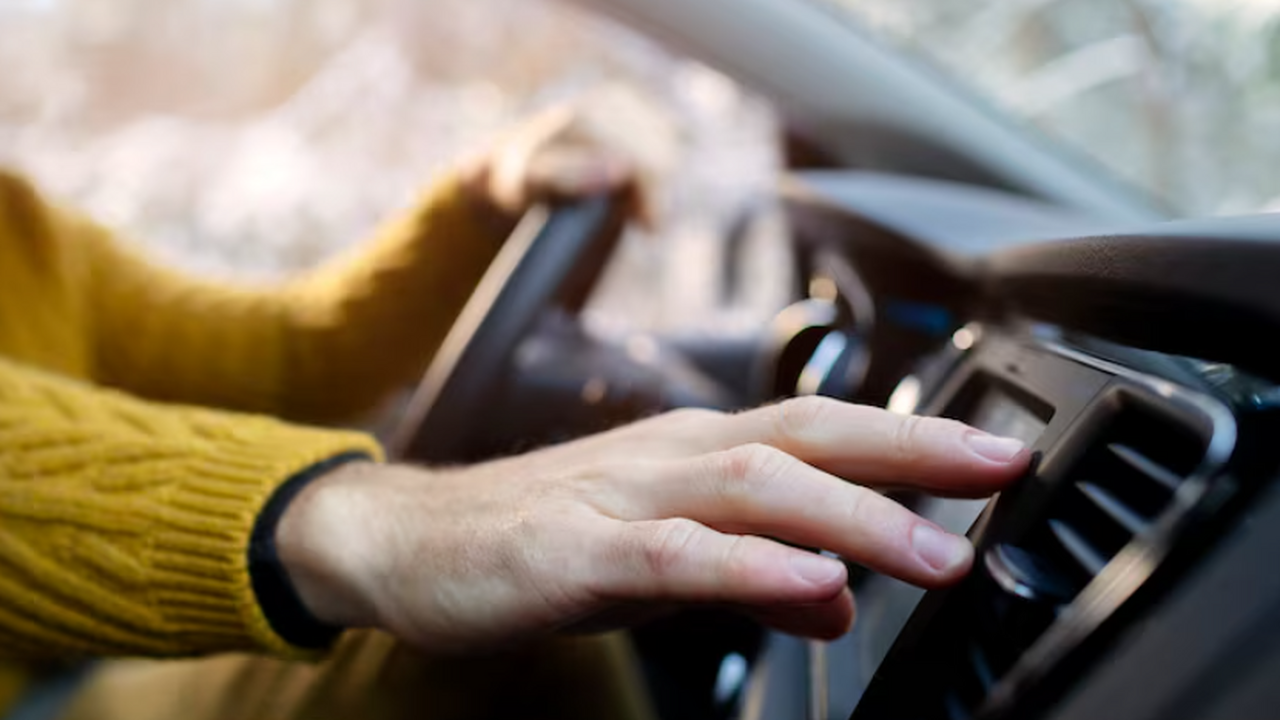 Автоэлектрик рассказал, когда лучше не включать кондиционер в машине В современных автотранспортных средствах климат...