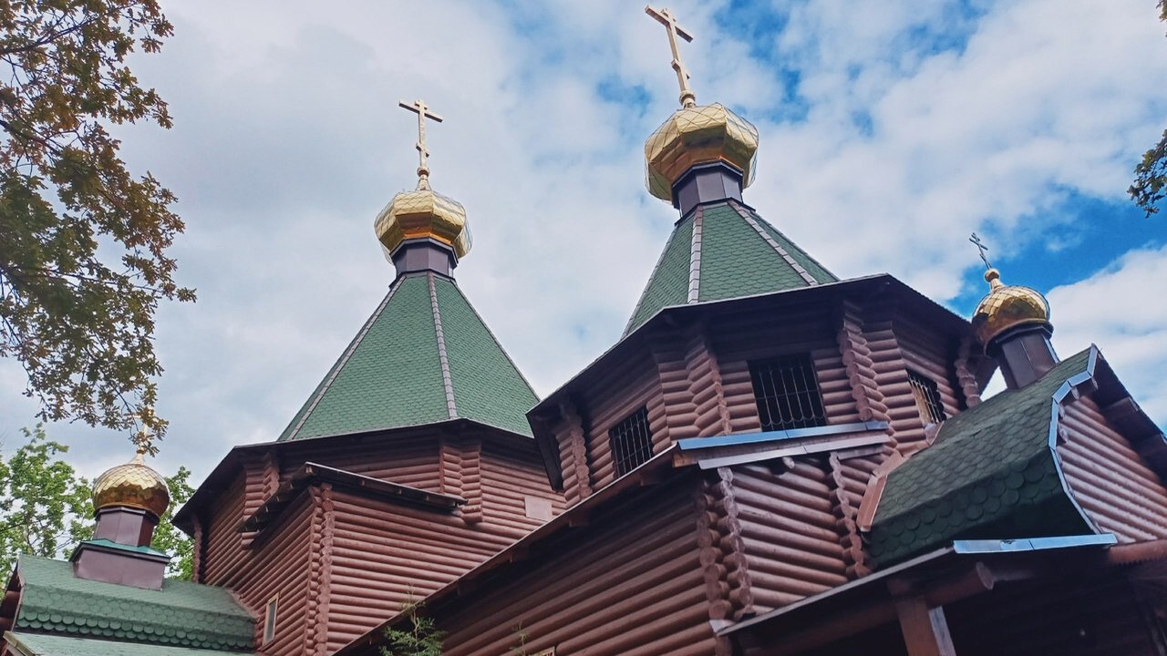 Настоятель храма протоиерей Владислав Береговой...