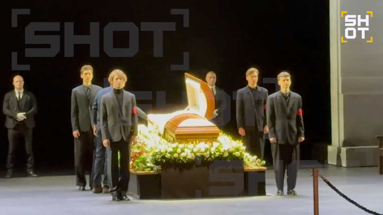 В Москве проходит прощание с известным артистом Симоновым из Самарской области В Москве проходит церемония прощания с известны...