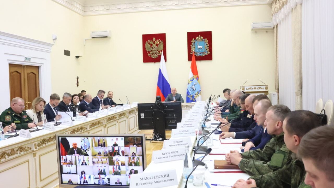 Вячеслав Федорищев провел заседание оперативного штаба В Самаре на заседании оперативного штаба рассмо...