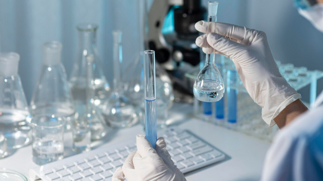 Ученые из России вернули эффективность устаревающим противоопухолевым препаратам Российские ученые разработали новые лекарственн...