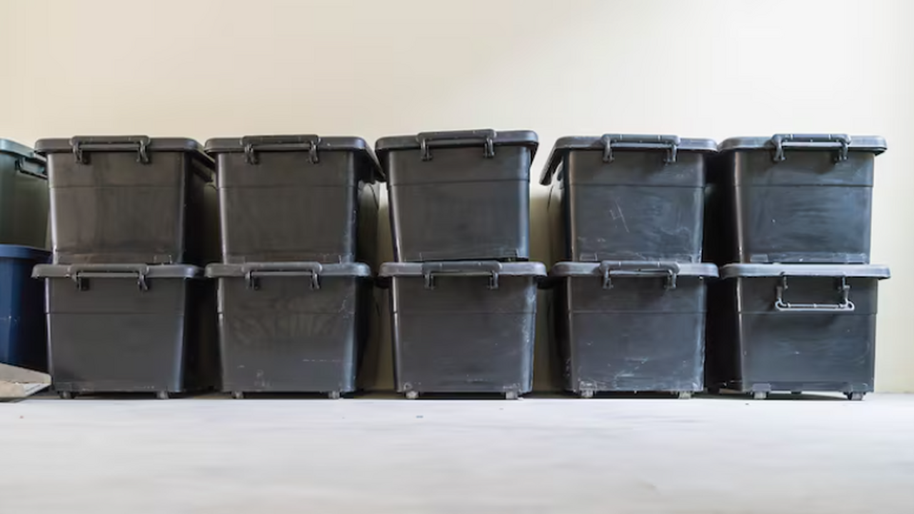 В Самаре в 2025 году отремонтировали и установили более 300 мусорных контейнеров С начала текущего года в Самаре провели капитал...