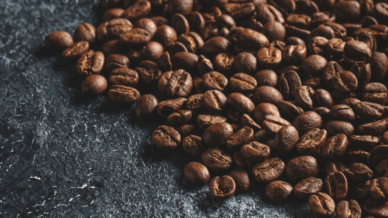 После переработки кофейных зёрен остаются орган...