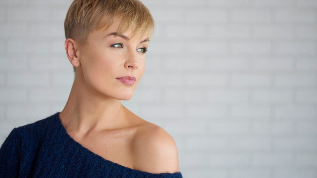 Инновационная стрижка для омолаживающего эффект...