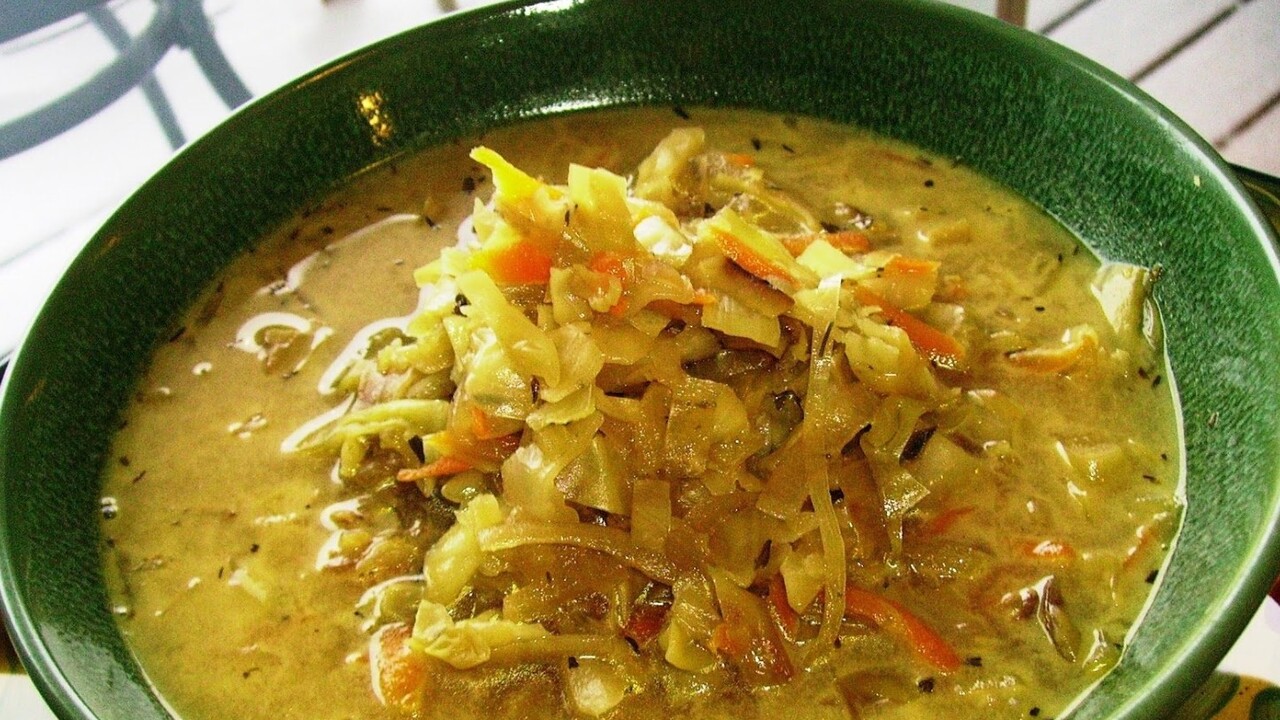 Про куриный все давно забыли: вместо него — наваристый супчик с квашеной капустой, простейший рецепт Берем куриные желудочки и смешиваем с овощами —...