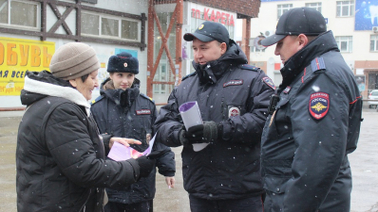 В Тольятти сотрудники полиции и общественники п...