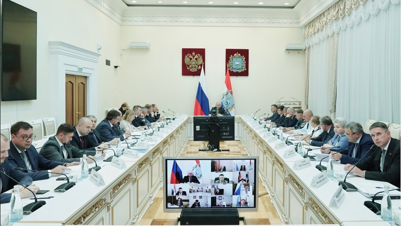 Готовность Самарской области к новому учебному году рассмотрели на оперативном совещании с губернатором Губернатор Вячеслав Федорищев поручил главам му...