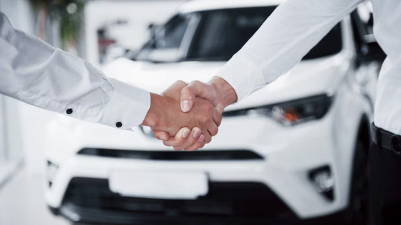 Компания Mercedes-Benz приобрела долю акций у к...