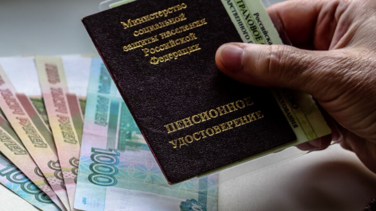 Пенсии из СССР: как получить доплату до 1500 ру...