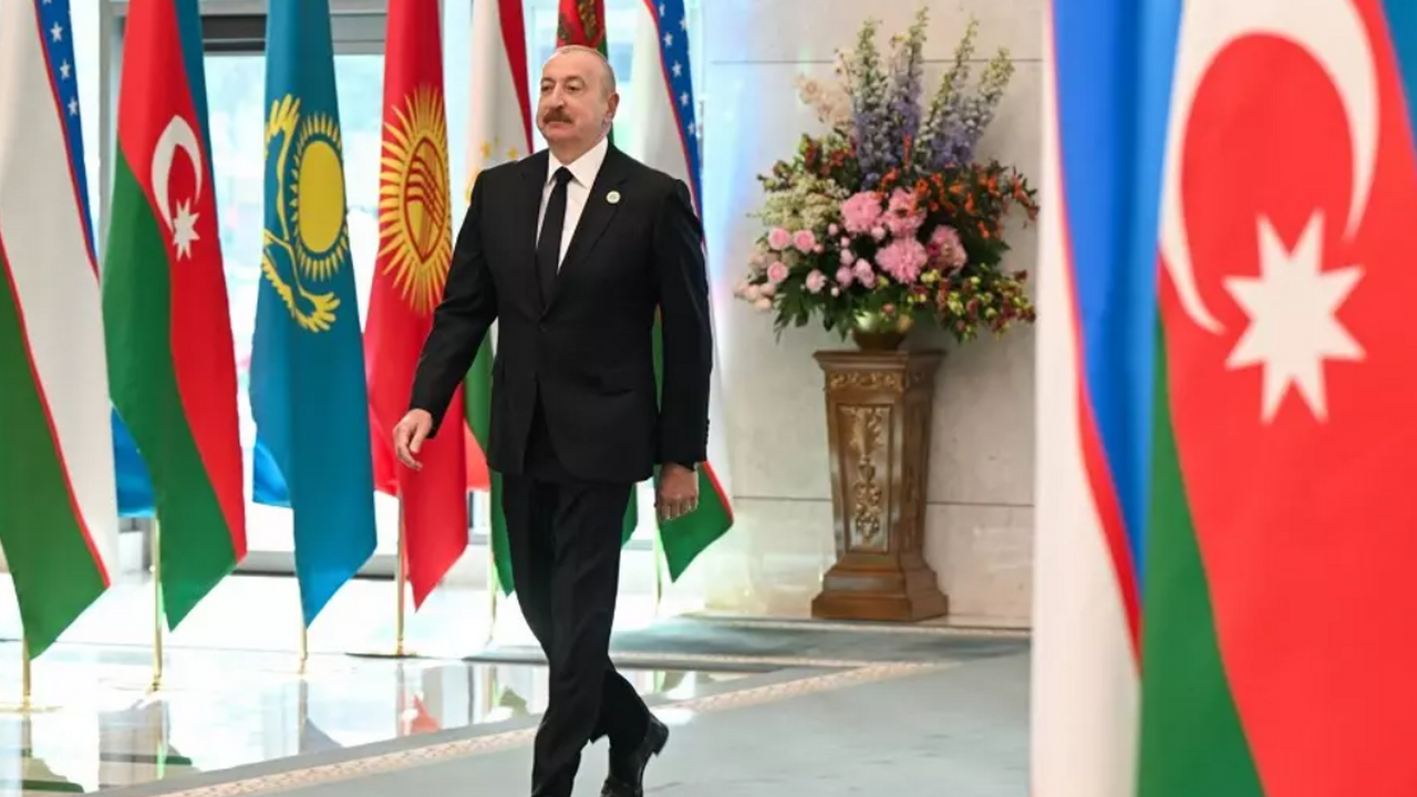 Алиев: надеюсь, УЕФА назовет, кем был назначен арбитр на матч «Карабаха» в ЛЧ Президент Азербайджана Ильхам Алиев выразил сво...