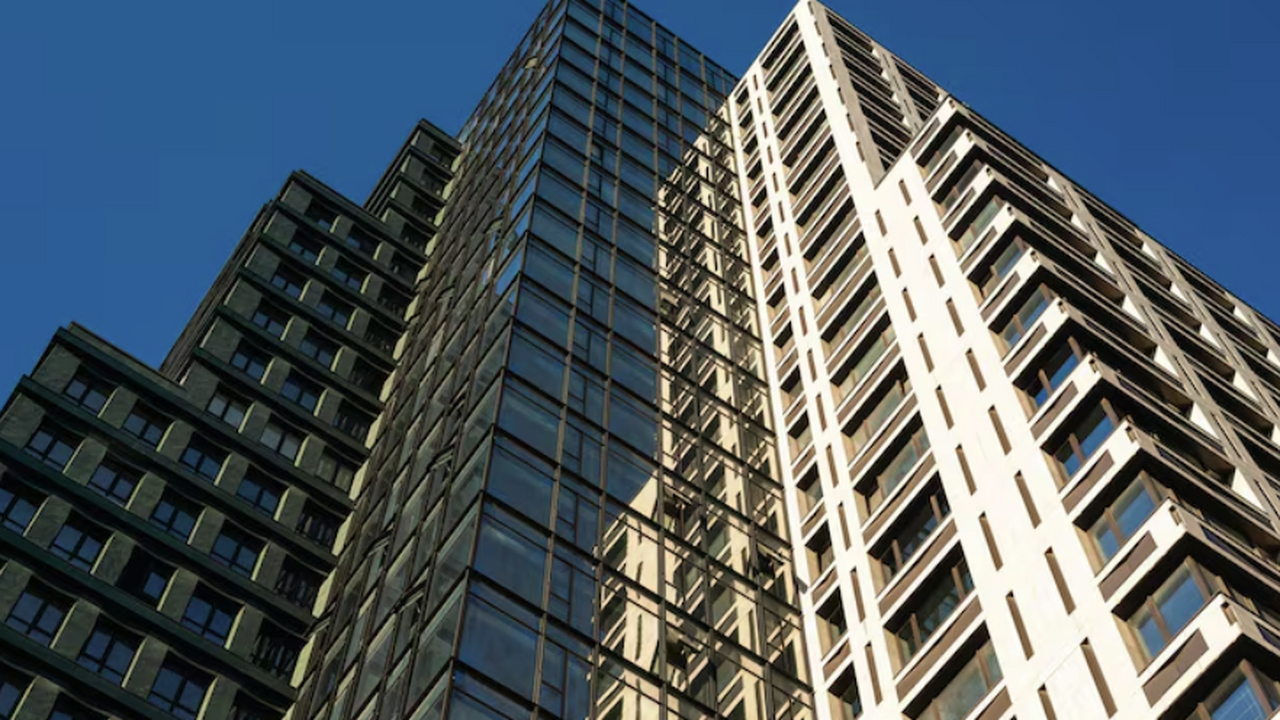 В Самаре 15 детей-сирот получили новые квартиры В четверг, 11 декабря, 15 детям-сиротам и остав...