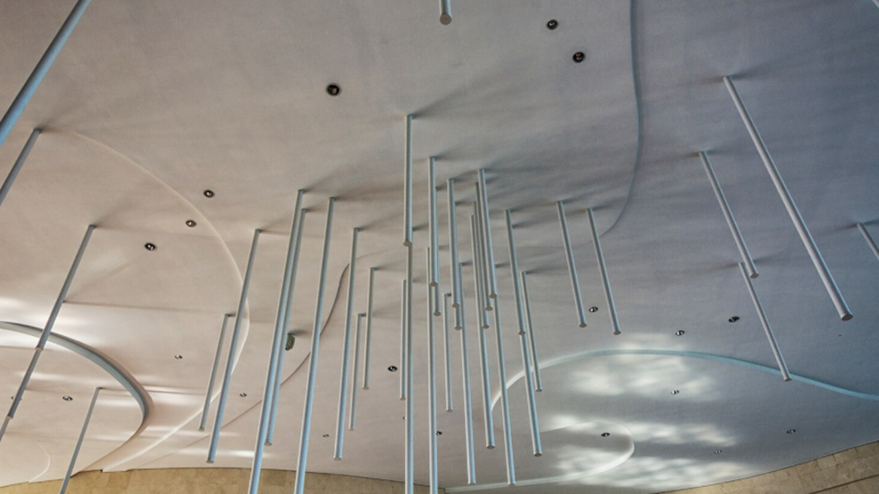 Натяжные потолки: модное решение или скрытые ри...