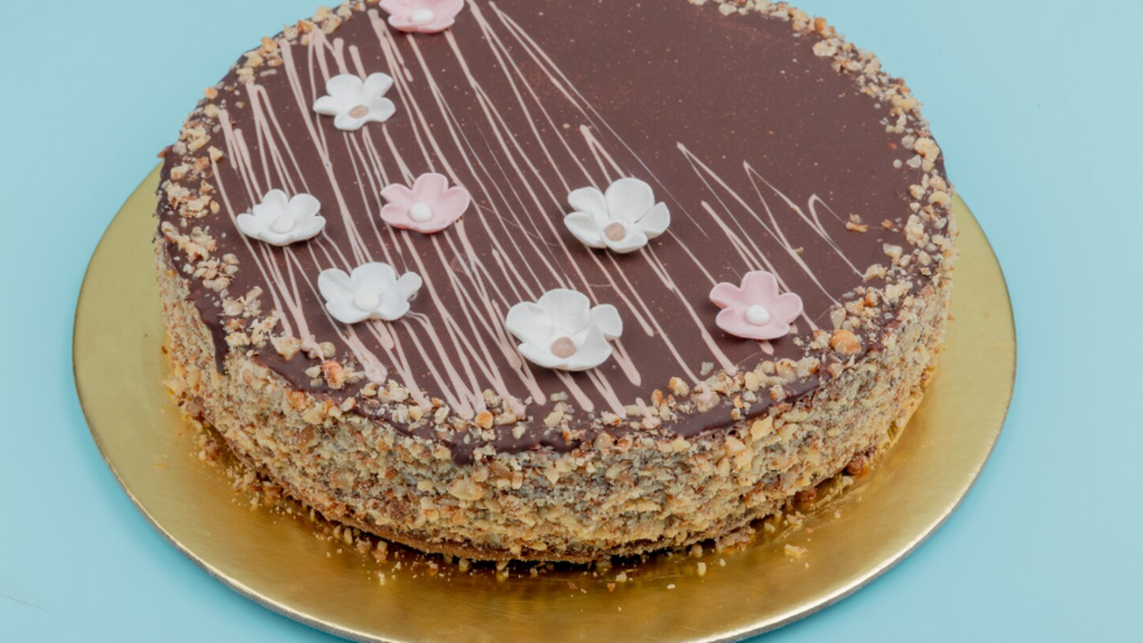 Этот торт — гармония медовых коржей, пропитанны...