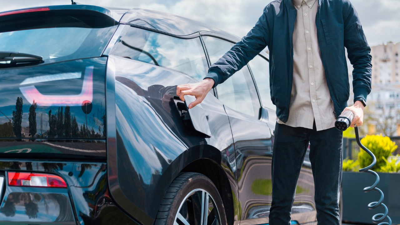 На 84%: продажи гибридных автомобилей в России резко выросли За период с января по октябрь текущего года в Р...