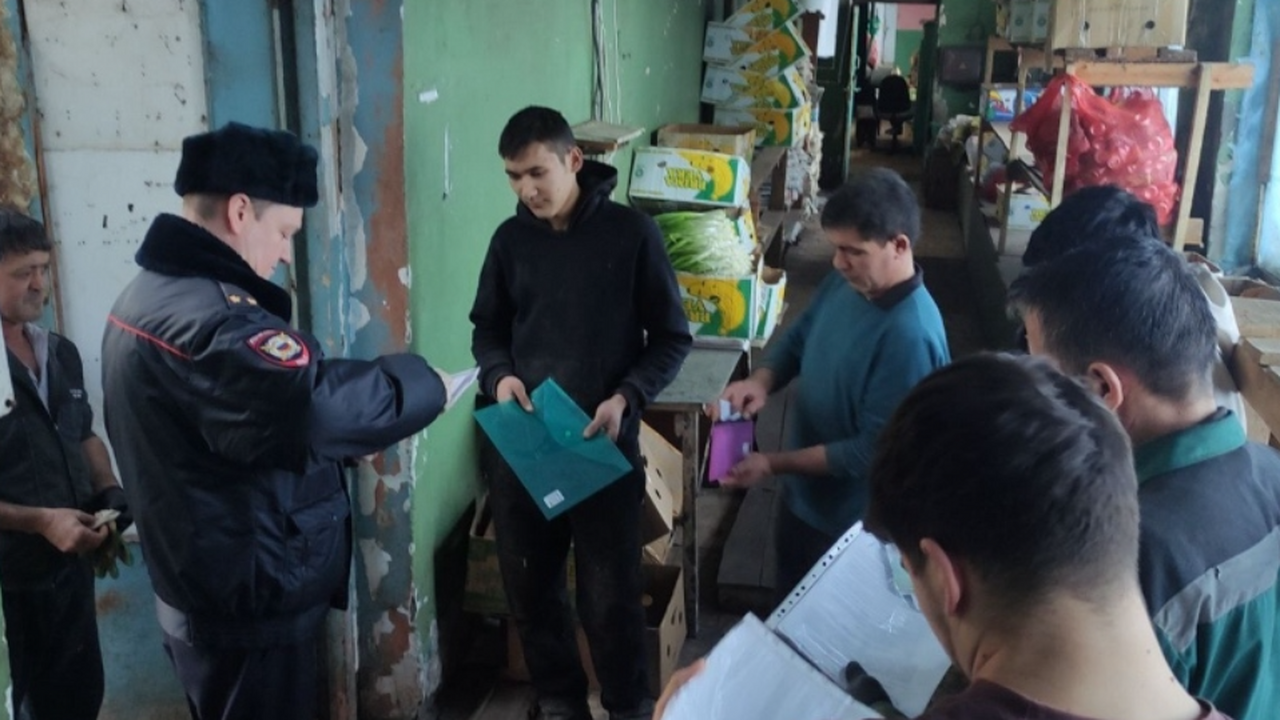 В Самарской обл. полицейские проводят профилактические мероприятия по соблюдению миграционного законодательства Сотрудниками ГУ МВД России по Самарской области...