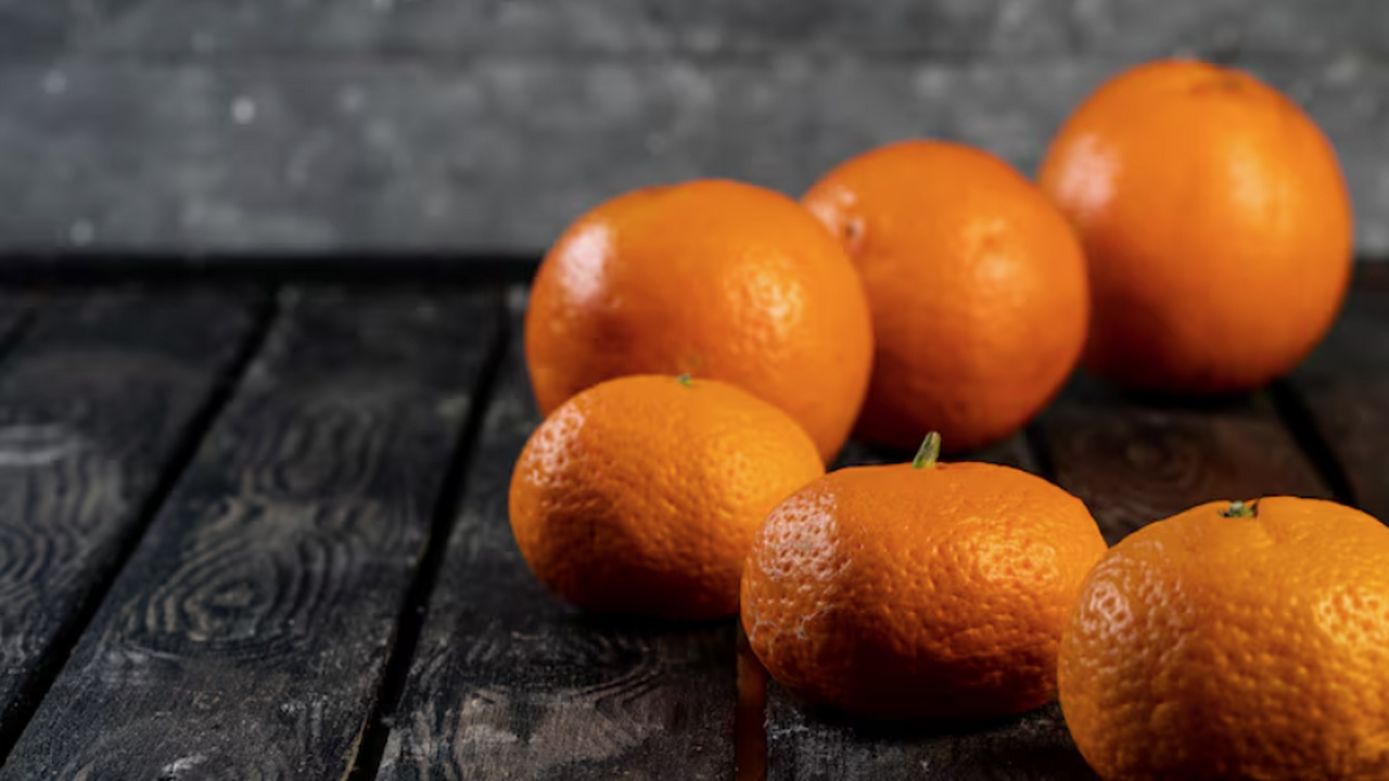 Хитрые продавцы выбирают мандарины под новый год только так: запоминайте эти 3 приема от Роскачества Роскачество: Как выбрать идеальный мандарин к Н...