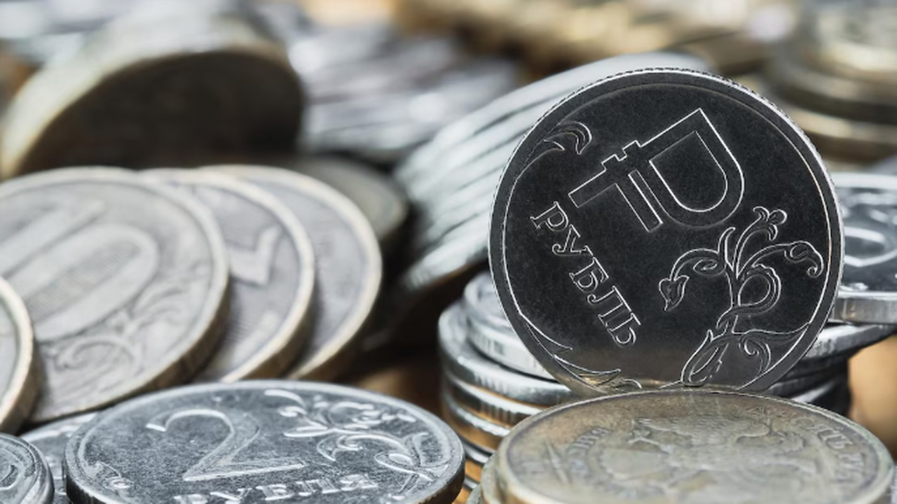 Депутат Государственной Думы Михаил Матвеев выс...