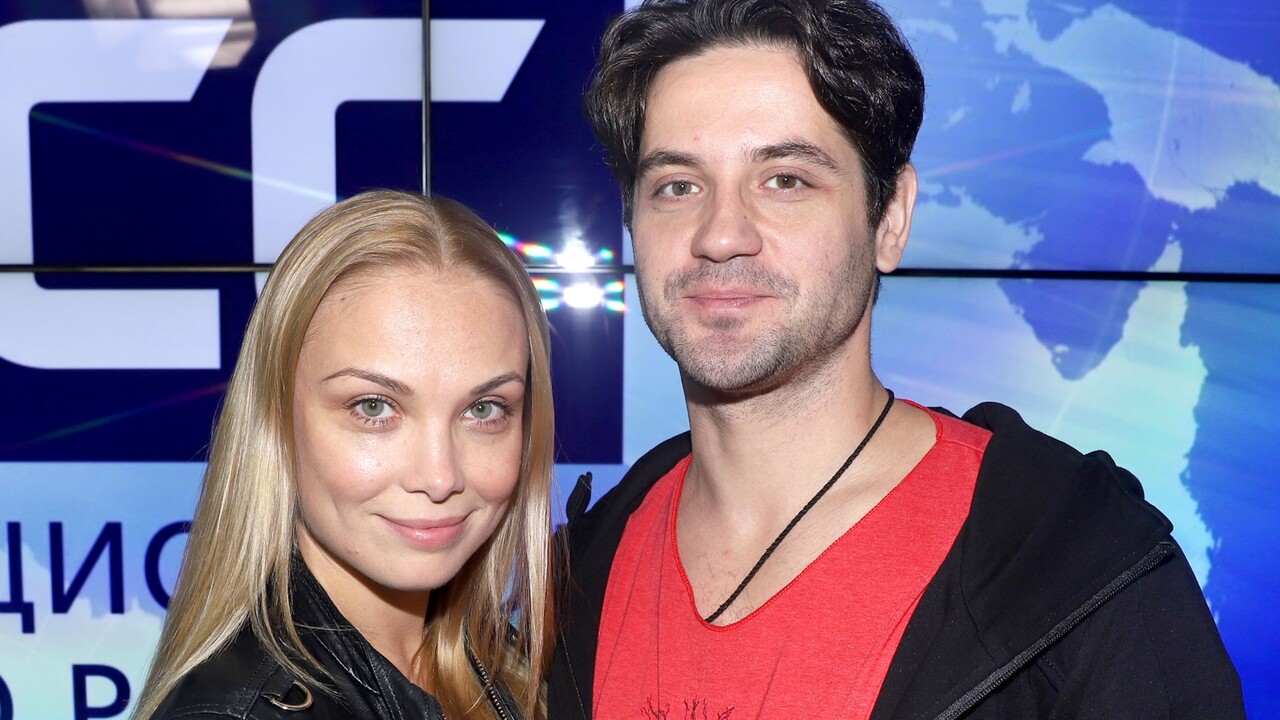 Актер заявил, что пара пока не разводится.