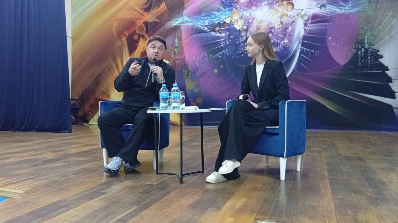 Максим Лагашкин поделился с школьниками книгами, которые повлияли на его жизнь, в рамках проекта Общества «Знание» Встреча с лектором Российского общества «Знание...