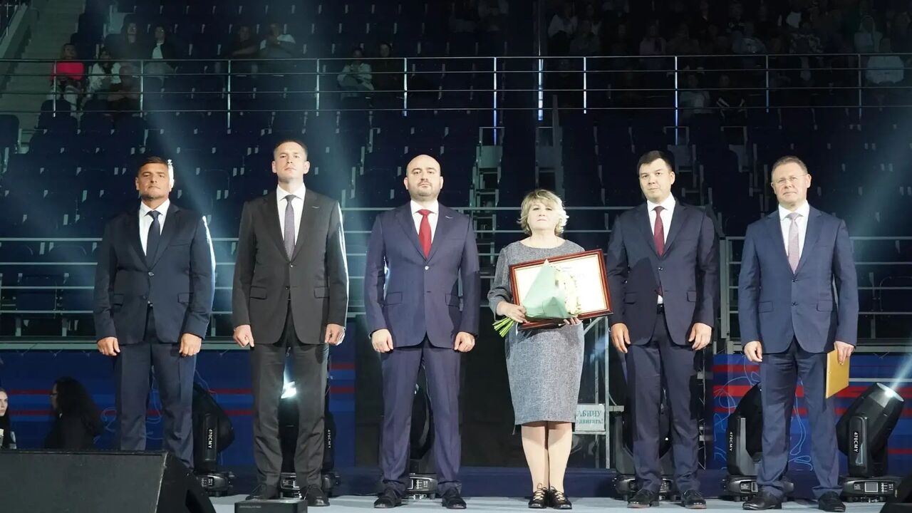 К 60-летию «КуйбышевАзота» Вячеслав Федорищев вручил награды одним из лучших сотрудников завода Губернатор Самарской области Вячеслав Федорищев...