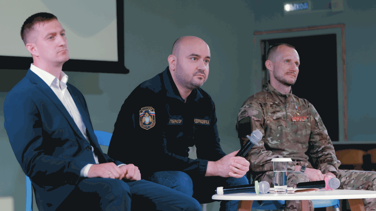 Вячеслав Федорищев провел встречу с воспитанниками областного военно-патриотического лагеря «Сердце Волжанина» Губернатор Самарской области Вячеслав Федорищев...