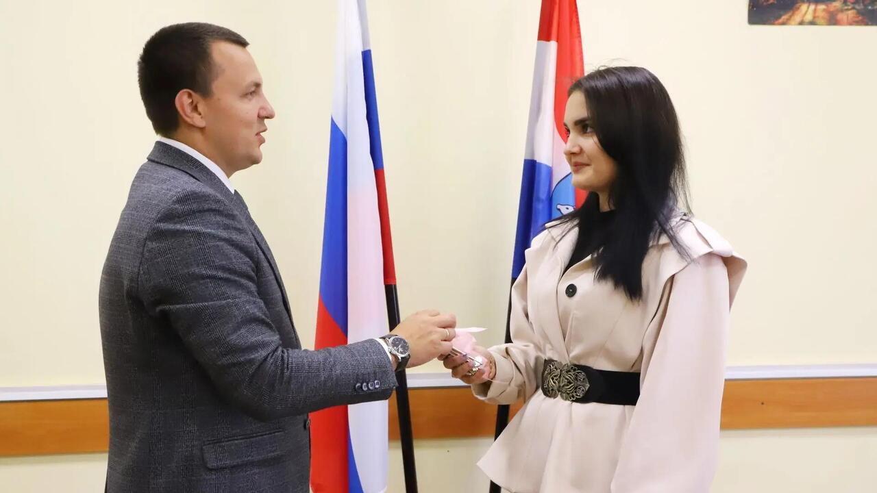 Более 230 ключей от новых квартир выдано гражданам льготных категорий в Самаре с начала года В Самаре с начала 2026 года выдано более 230 кл...