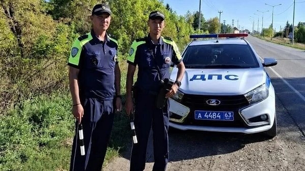В Самарской области сотрудники Госавтоинспекции предотвратили трагедию Сотрудники Госавтоинспекции помогли жителю реги...